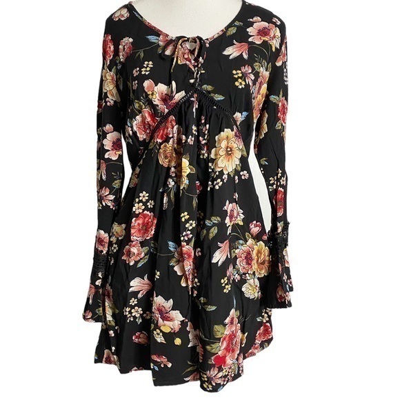 Xhilaration Dresses & Skirts - XHILARATION Black Floral Long Sleeve Mini Dress